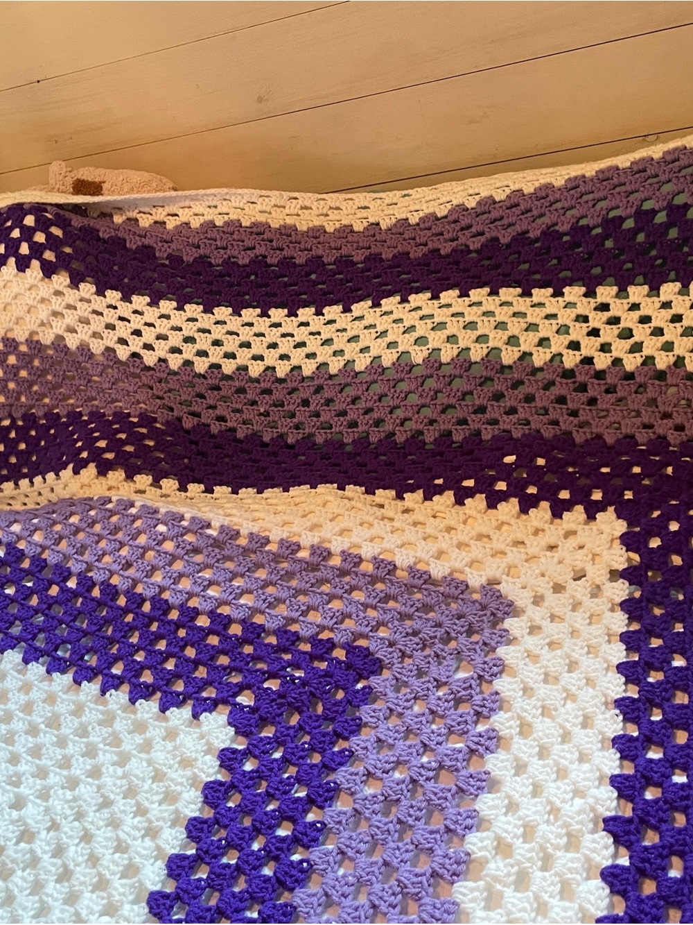 Handmade crochet bedspread 104 x 104 queen size purple and white - Picture 5 of 11